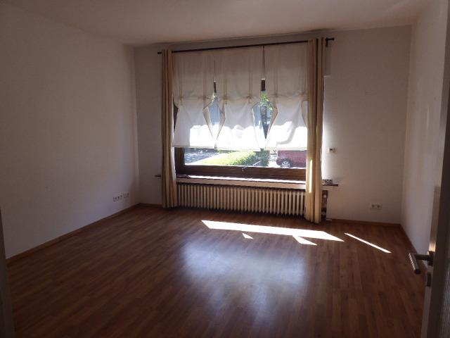 GARTENTERRASENWOHNUNG IN VOLMERSWERTH SANIERTES DUSCHBAD LAMINAT EINBAUKÜCHE MÖGLICH ABSOLUT RUHIG - Foto 1
