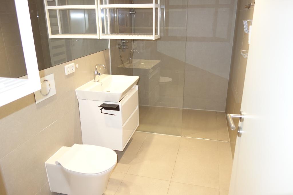 EXKLUSIV IN GRAFENBERG SOUTERRAIN GARTEN-TERRASSENWOHNUNG SEHR RUHIG RENOVIERT MODERNES DUSCHBAD - Foto 4