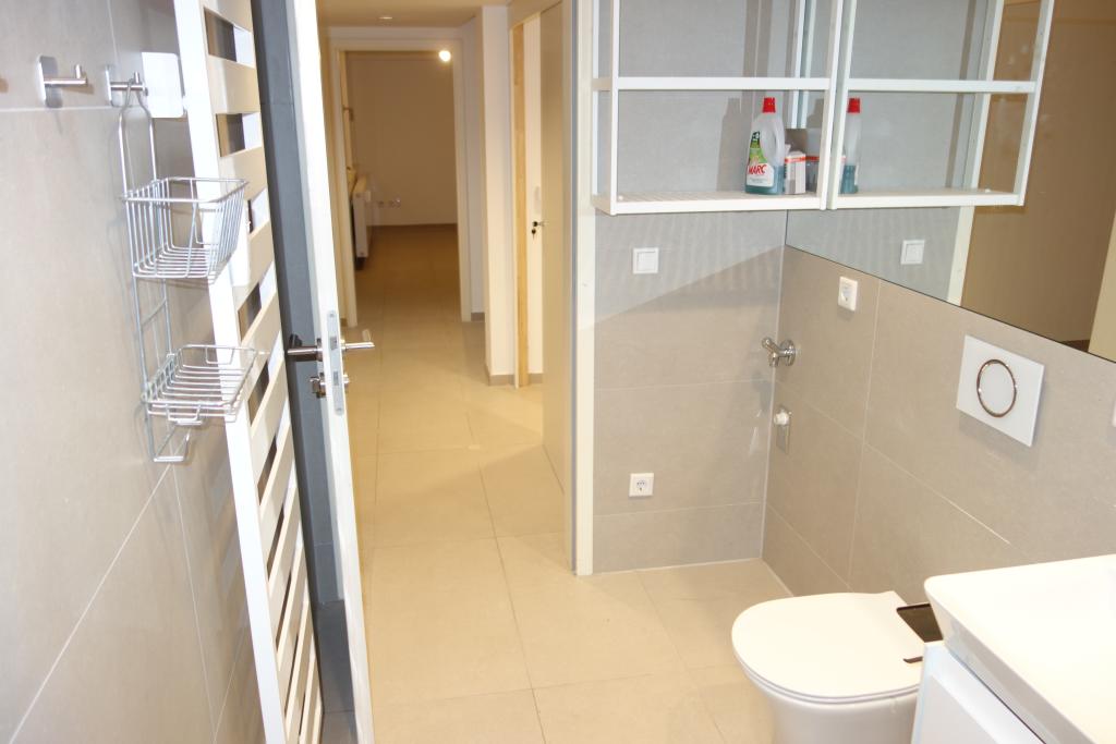 EXKLUSIV IN GRAFENBERG SOUTERRAIN GARTEN-TERRASSENWOHNUNG SEHR RUHIG RENOVIERT MODERNES DUSCHBAD - Foto 3