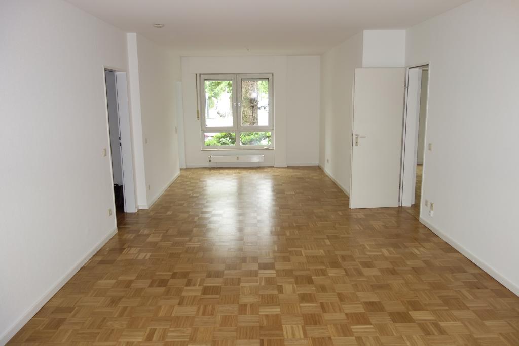 EXKLUSIV IN BILK NÄHE UNI HELL + RUHIG ERDGESCHOSS MIT TERRASSE 2 BÄDER KOMPLETT PARKETT TG-STELLPL. - Photo 1