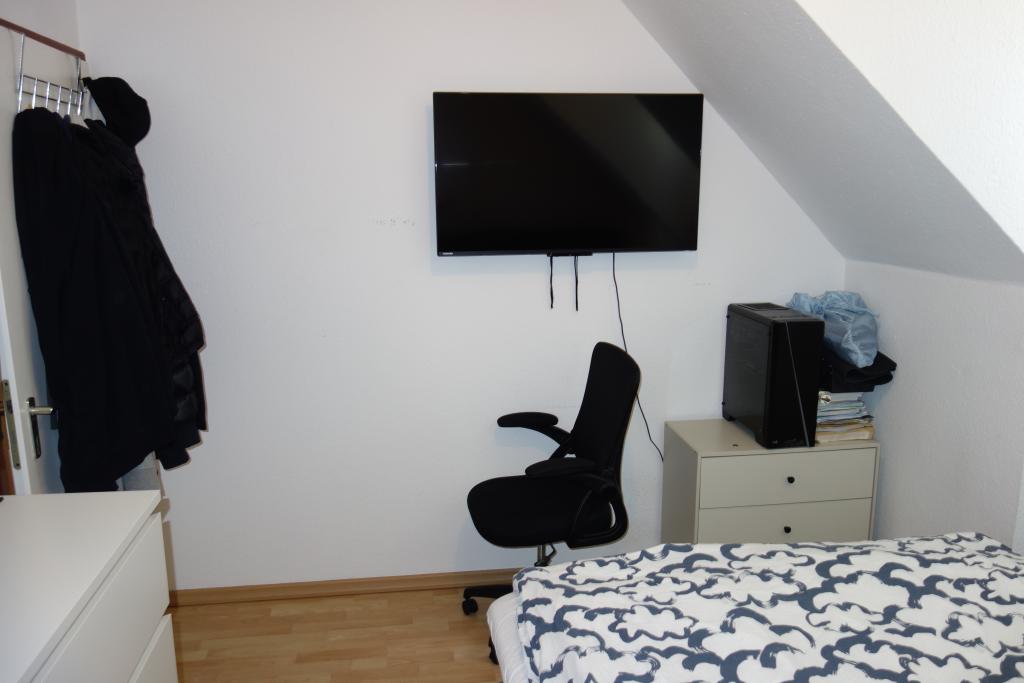 KOMFORT WOHNUNG IN URDENBACH HELL UND RUHIG KOMPLETT LAMINAT WANNENBAD 2 ZIMMER / 3. ETAGE (DG) - Photo 5