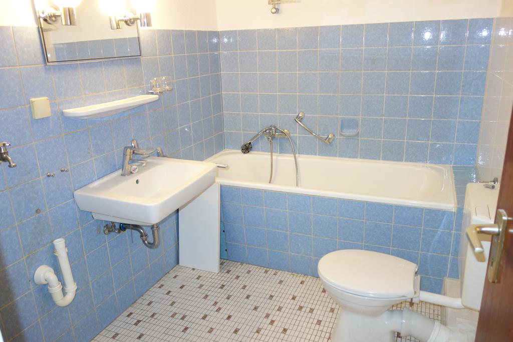 EXKLUSIV RENOVIERT/TEILSANIERT HELL PARKETT BALKON WANNENBAD STELLPLATZ EINBAUKÜ. MÖGL. 1.OG NORF - Photo 4