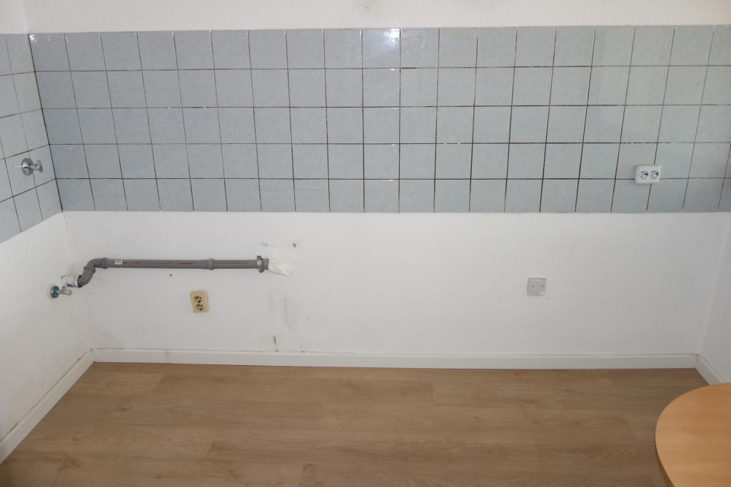 KOMFORTWOHNUNG IN OBERBILK 2 ZIMMER MIT BALKON WANNENBAD KOMPLETT LAMINAT 1. ETAGE / AUFZUG - Photo 1