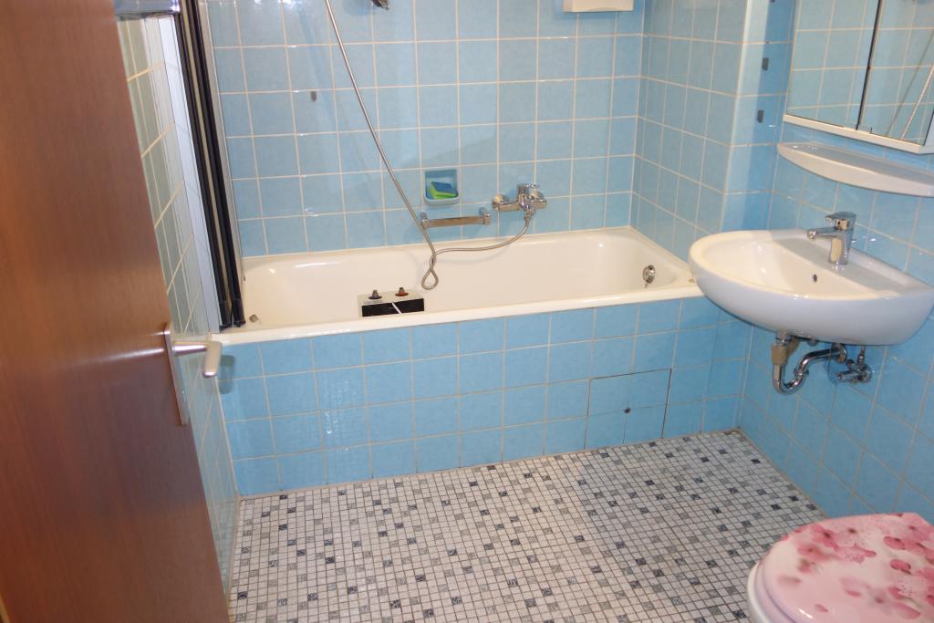 KOMFORTWOHNUNG IN OBERBILK 2 ZIMMER MIT BALKON WANNENBAD KOMPLETT LAMINAT 1. ETAGE / AUFZUG - Photo 3