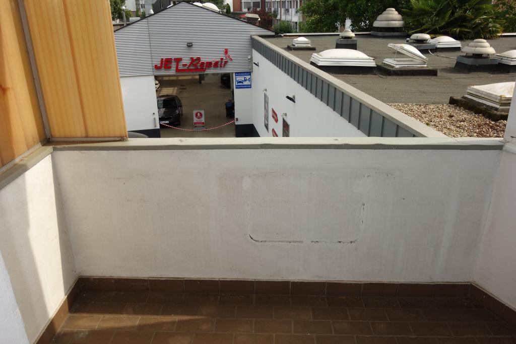 KOMFORTWOHNUNG IN OBERBILK 2 ZIMMER MIT BALKON WANNENBAD KOMPLETT LAMINAT 1. ETAGE / AUFZUG - Photo 4