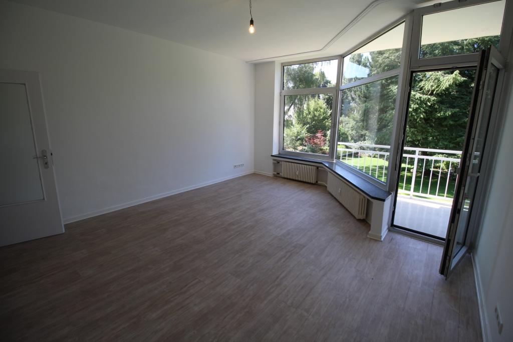 ZOO/DÜSSELTAL EXKLUSIV RENOVIERT BALKON INS GRÜNE SEP. KÜCHE LAMINAT MODERNES DUSCHBAD HOCHPARTERRE - Foto 3