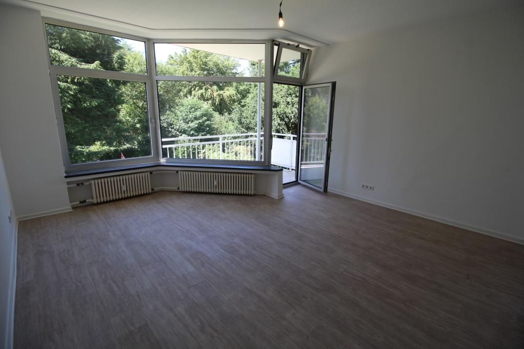 ZOO/DÜSSELTAL EXKLUSIV RENOVIERT BALKON INS GRÜNE SEP. KÜCHE LAMINAT MODERNES DUSCHBAD HOCHPARTERRE - Foto 1