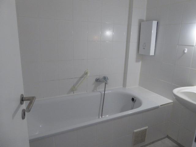 EXKLUSIV TEILSANIERT BALKON WANNENBAD SEPARATES WC KOMPLETT LAMINAT 2 PKW-STELLPLÄTZE 2. OG OBERBILK - Photo 5
