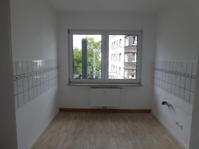 EXKLUSIV TEILSANIERT BALKON WANNENBAD SEPARATES WC KOMPLETT LAMINAT 2 PKW-STELLPLÄTZE 2. OG OBERBILK - Photo 3
