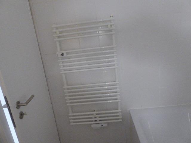 EXKLUSIV TEILSANIERT BALKON WANNENBAD SEPARATES WC KOMPLETT LAMINAT 2 PKW-STELLPLÄTZE 2. OG OBERBILK - Photo 4