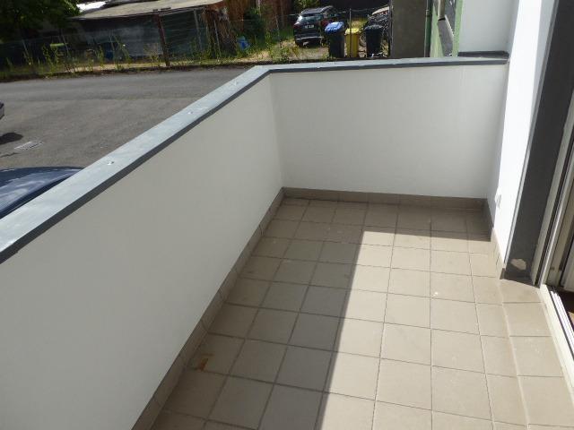 EXKLUSIV NACH TOTALSANIERUNG MIT BALKON NEUES WANNENBAD SEP. WC KOMPL. VINYL HOCHPARTERRE OBERBILK - Photo 5