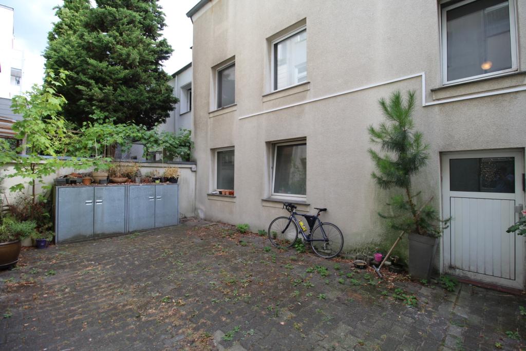 EXKLUSIV ALTBAU IM ANBAU/INNENHOF KOMPLETT LAMINAT 1.OG WEIßES DUSCHBAD GROßE KÜCHE RUHIG GERRESHEIM - Photo 5