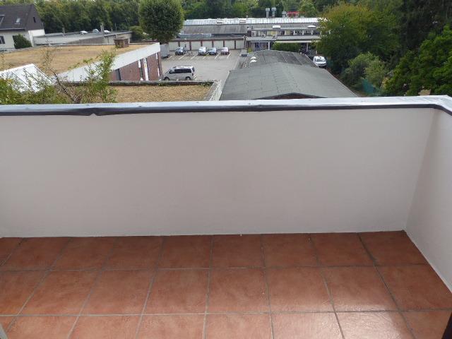 EXKLUSIV TEILSANIERT BALKON WANNENBAD SEPARATES WC KOMPLETT LAMINAT 2 PKW-STELLPLÄTZE 2. OG OBERBILK - Photo 4