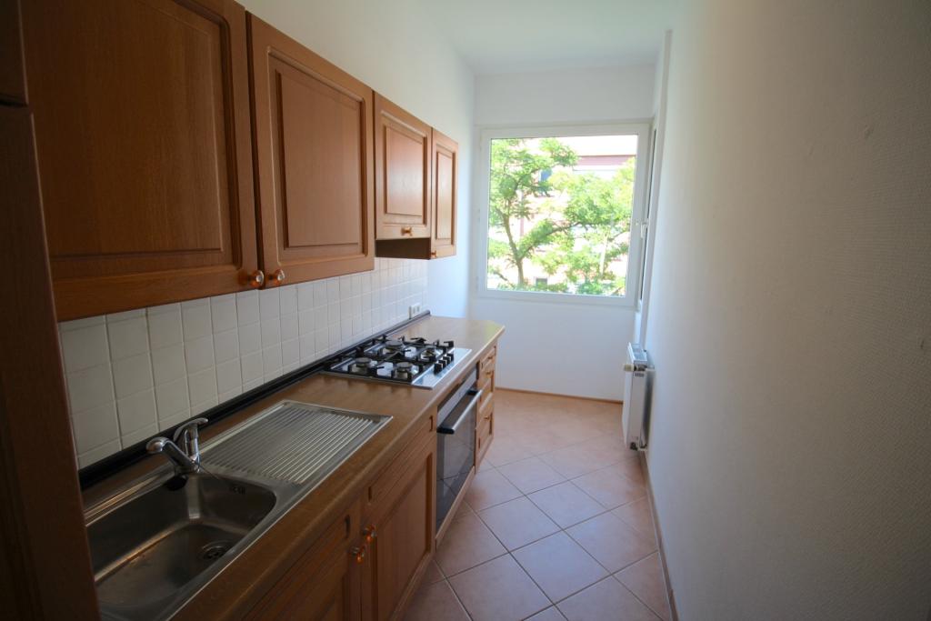 EXKLUSIV PEMPELFORT PARKETT EINBAUKÜCHE BALKON MODERNES WANNENBAD RUHIG + HELL 3. ETAGE/FRANKENSTR. - Photo 2