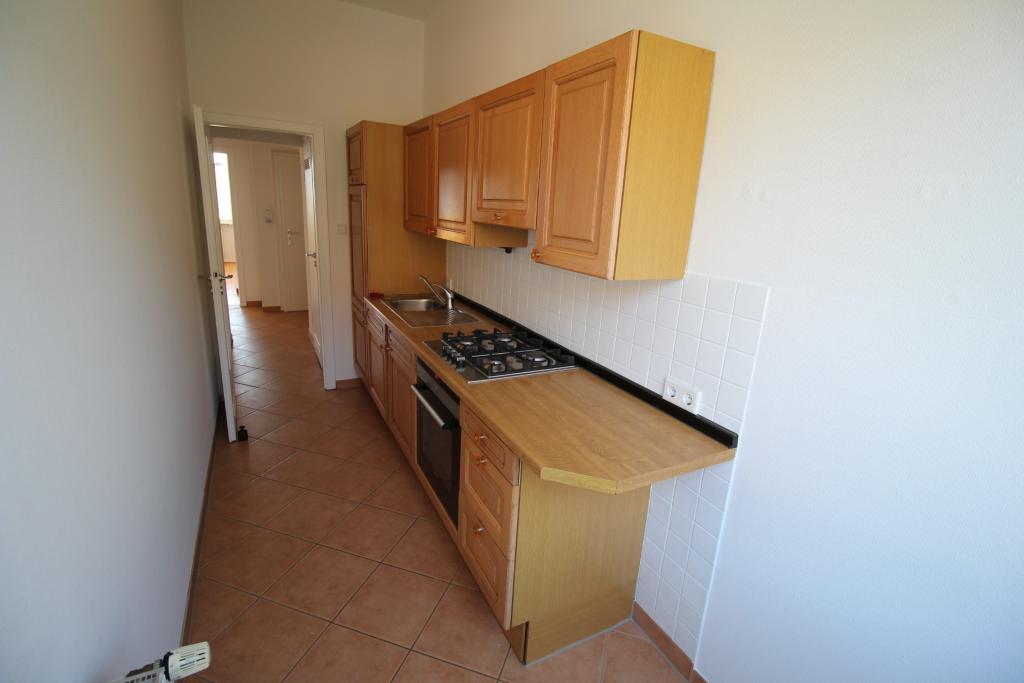 EXKLUSIV PEMPELFORT PARKETT EINBAUKÜCHE BALKON MODERNES WANNENBAD RUHIG + HELL 3. ETAGE/FRANKENSTR. - Photo 3