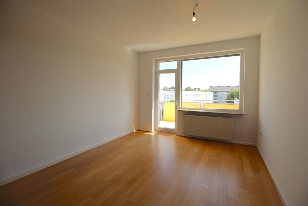 EXKLUSIV PEMPELFORT PARKETT EINBAUKÜCHE BALKON MODERNES WANNENBAD RUHIG + HELL 3. ETAGE/FRANKENSTR. - Photo 1