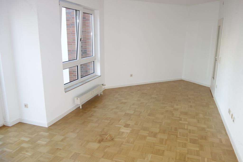 NÄHE UNI 1-ZIMMER-APT. SEP. KÜCHE WANNENBAD RENOVIERT PARKETT MODERN + HELL TG.-STELLPL. 3.OG/AUFZUG - Photo 1