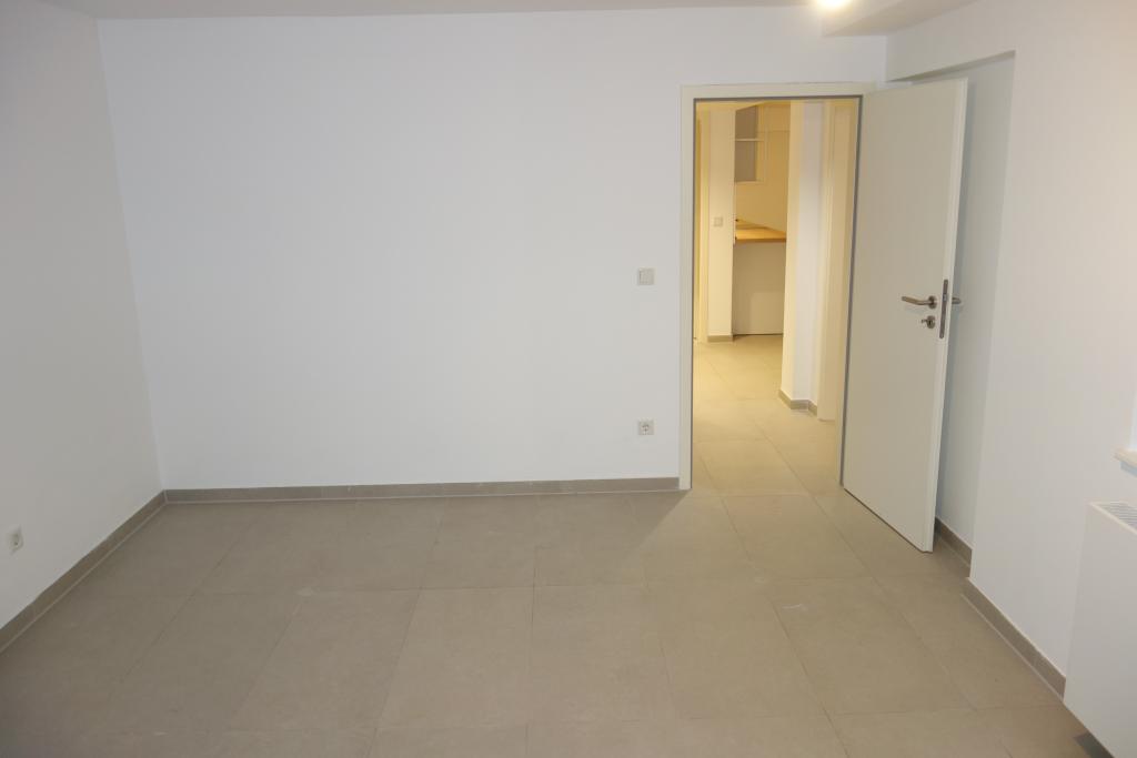 EXKLUSIV IN GRAFENBERG SOUTERRAIN GARTEN-TERRASSENWOHNUNG SEHR RUHIG RENOVIERT MODERNES DUSCHBAD - Foto 1