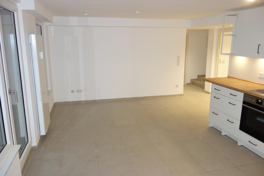 EXKLUSIV IN GRAFENBERG SOUTERRAIN GARTEN-TERRASSENWOHNUNG SEHR RUHIG RENOVIERT MODERNES DUSCHBAD - Foto 2