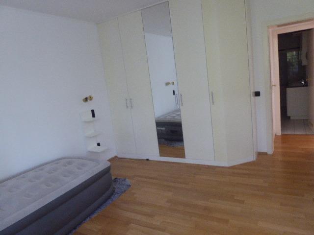 EXKLUSIV PARKETT EINBAUKÜCHE BALKON GROßES WOHNZI. SANIERTES WANNENBAD SEP. WC HOCHPARTERRE GOLZHEIM - Photo 5