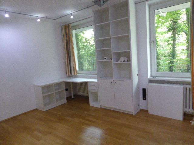 EXKLUSIV PARKETT EINBAUKÜCHE BALKON GROßES WOHNZI. SANIERTES WANNENBAD SEP. WC HOCHPARTERRE GOLZHEIM - Photo 1