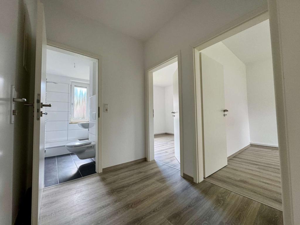 Frisch renovierte 2-Zimmer-Wohnung im Hochparterre – ab sofort bezugsfrei - Photo 4
