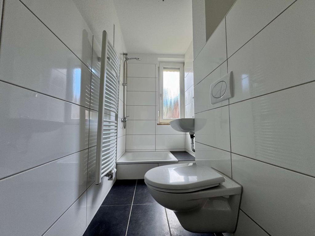 Frisch renovierte 2-Zimmer-Wohnung im Hochparterre – ab sofort bezugsfrei - Photo 2