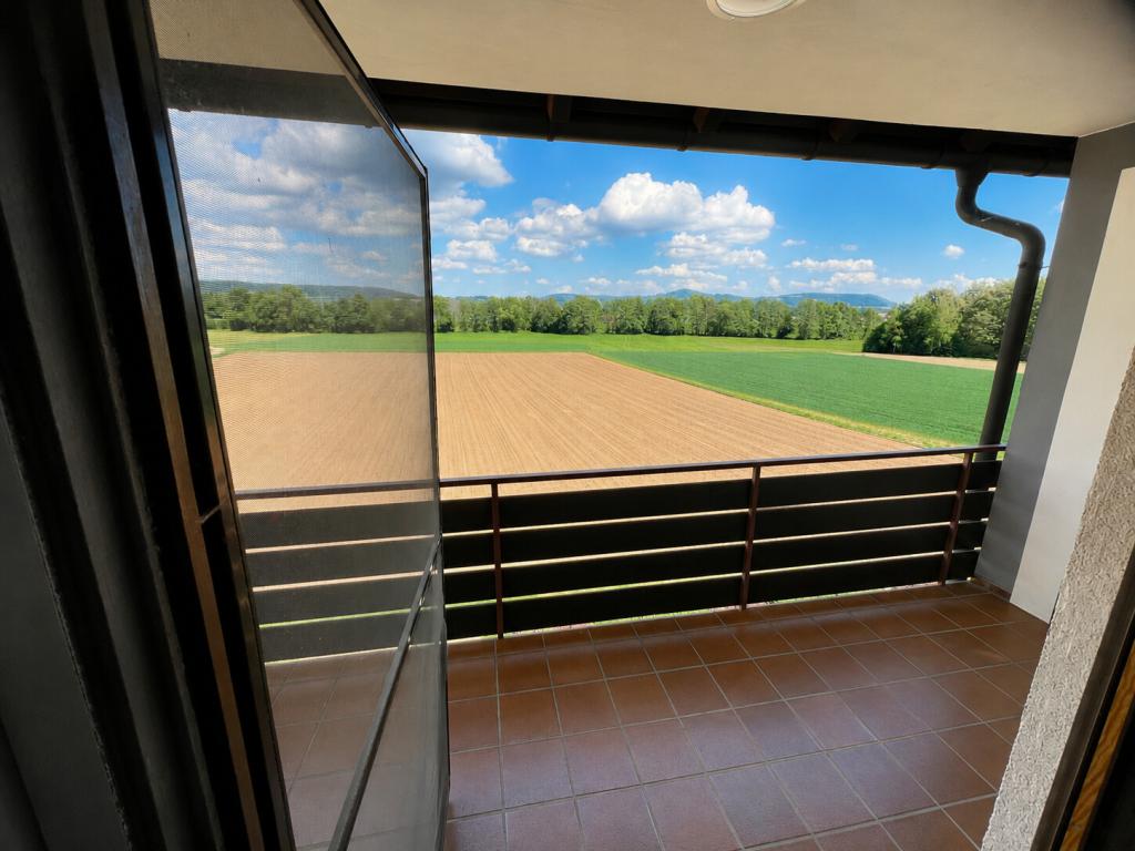 Erstbezug | modern renovierte Maisonette mit EBK, neuem Bad, Kaminofen & Balkon mit Blick ins Grüne - Foto 3