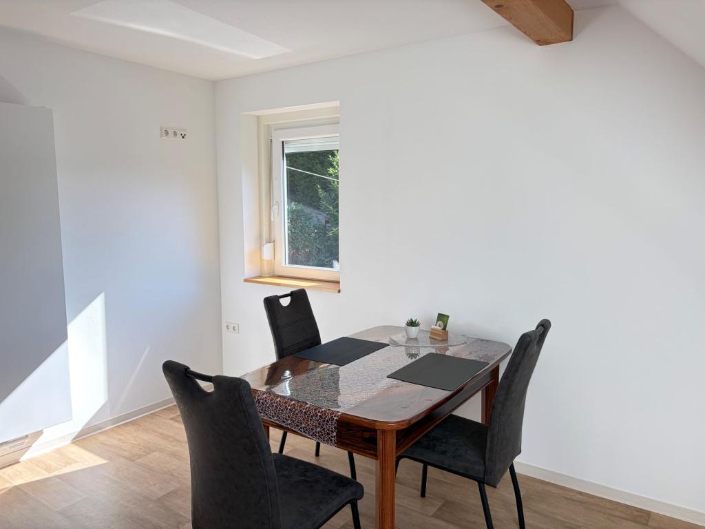 Möblierte Dachgeschoßwohnung im Reisenbacher Grund - Photo 3