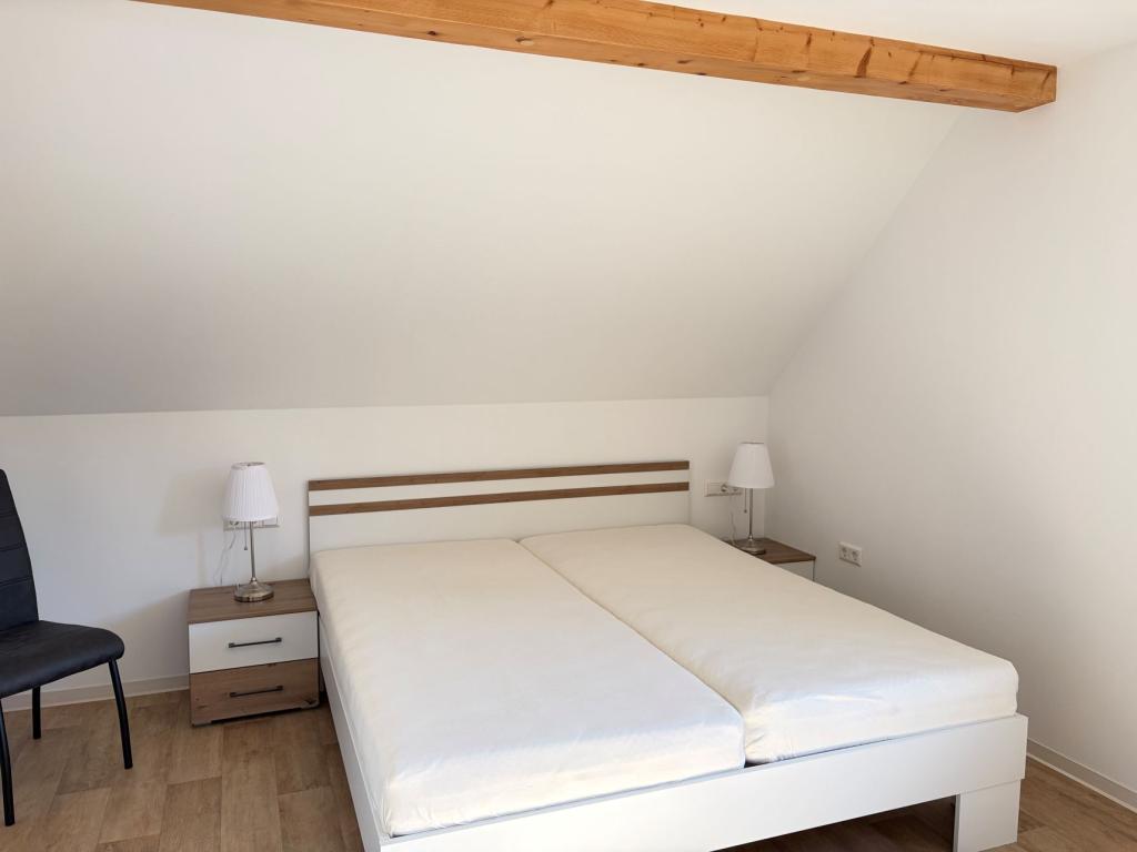 Möblierte Dachgeschoßwohnung im Reisenbacher Grund - Photo 4