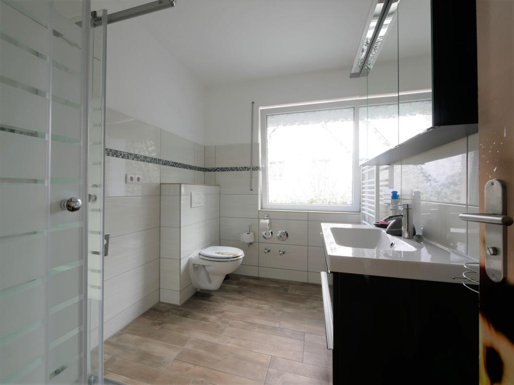 Wohnen mit Aussicht: Stilvolle 3,5-Zimmer-Wohnung über den Dächern von Mosbach - Foto 5