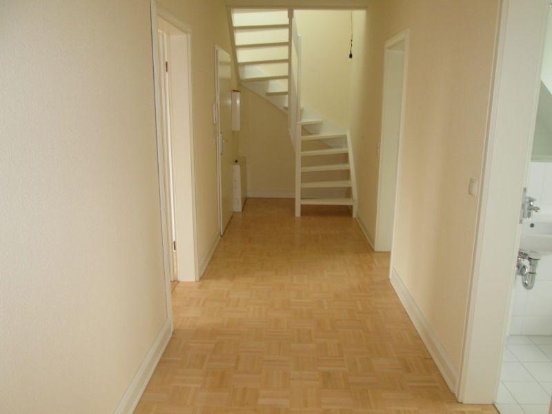 Flur + Treppe nach oben