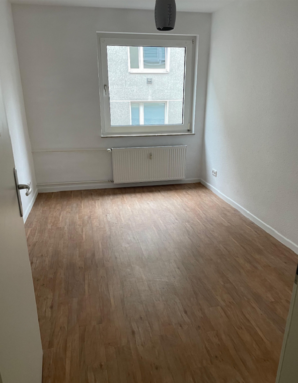 Schöne 3 Zimmer Wohnung im Hochparterre mit Balkon! - Foto 1