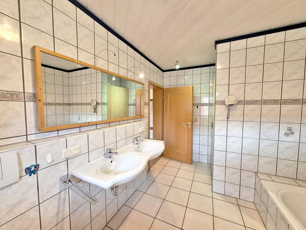Badezimmer Zwischenebene Erdgeschoss / Obergeschoss