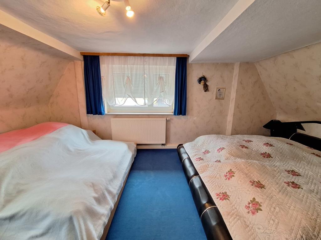 Schlafzimmer DG