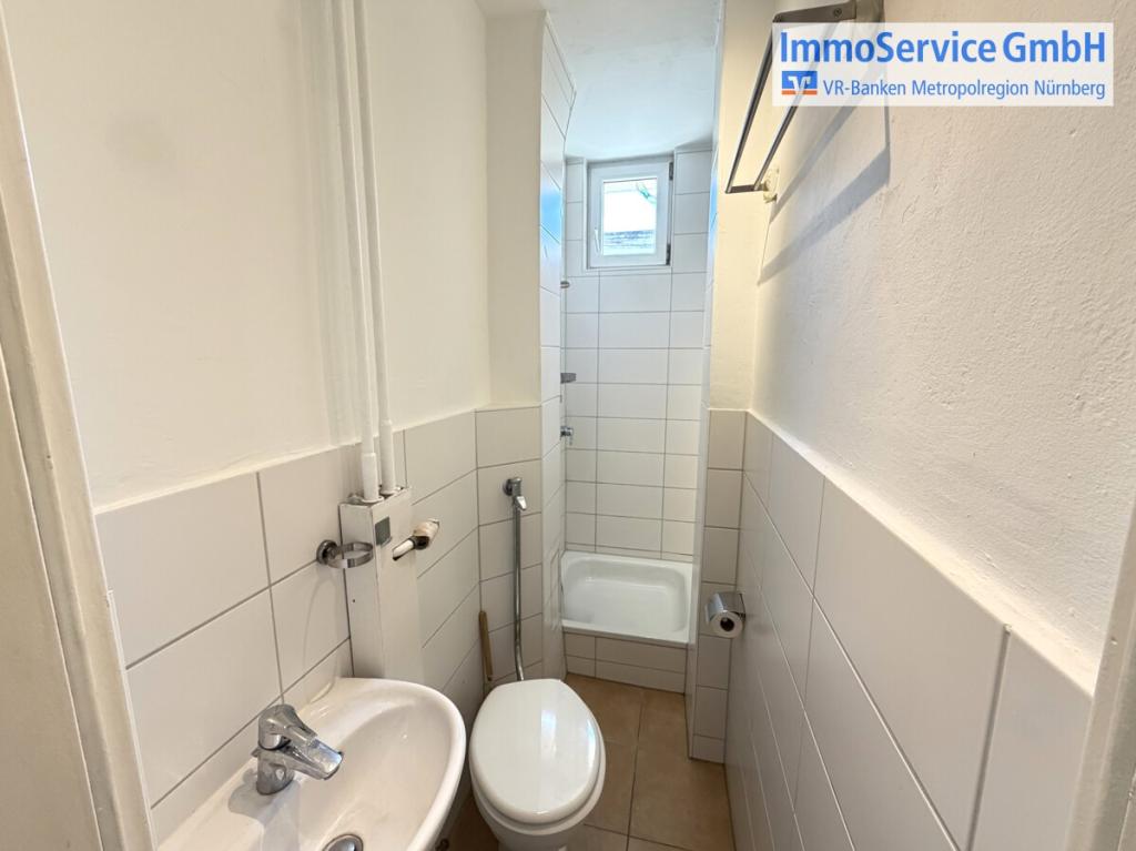 Praktische 2-Zimmer-Erdgeschosswohnung mit Einbauküche in Nürnberg-Höfles - Foto 4