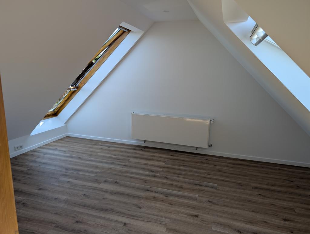 Erstbezug nach Kernsanierung: Helle Maisonette mit 2 Wohnräumen + 2 ausgebauten DG-Räumen - Photo 4