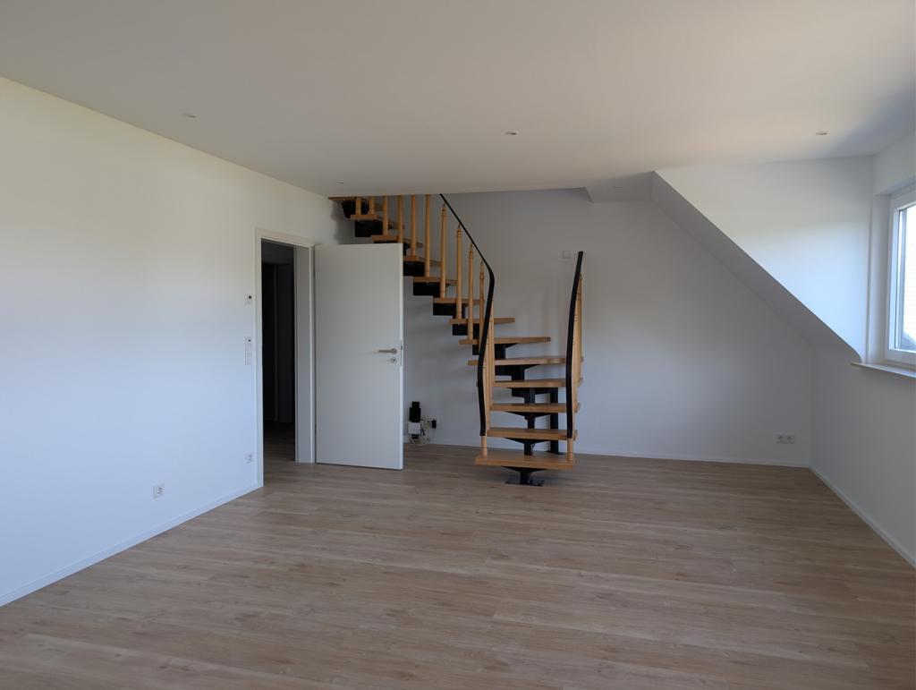 Erstbezug nach Kernsanierung: Helle Maisonette mit 2 Wohnräumen + 2 ausgebauten DG-Räumen - Photo 1