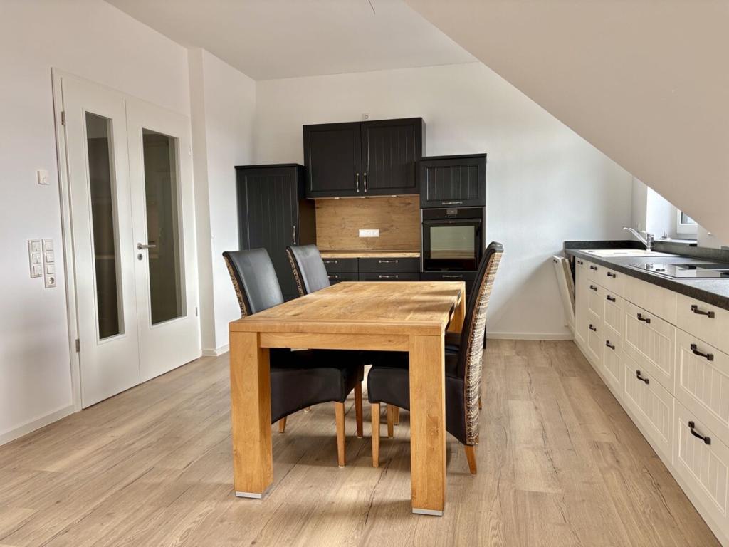 Moderne Dachgeschosswohnung für Paare mit Sinn für Wohnqualität. - Foto 5