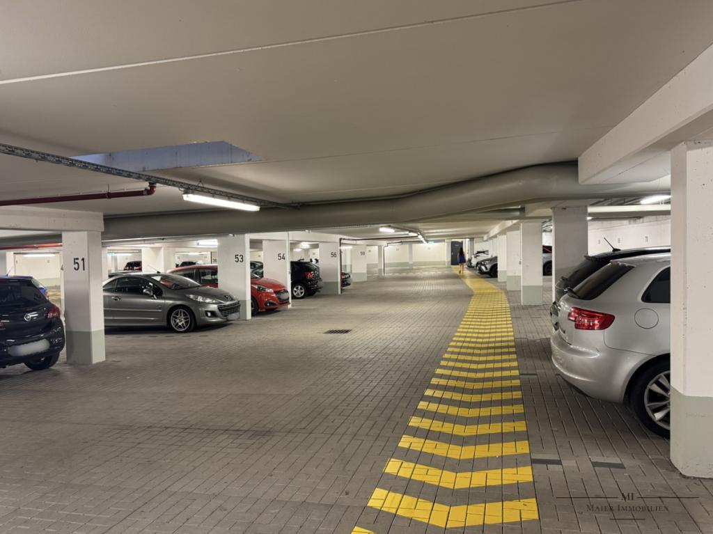 • Sichere Tiefgarage • 