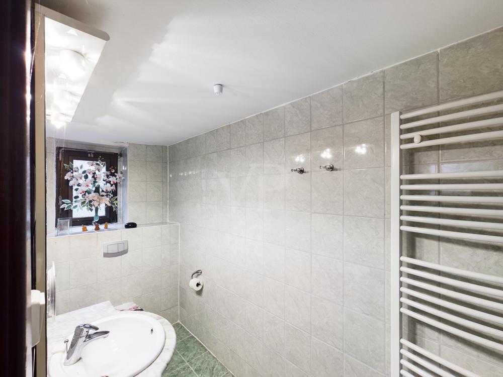 Badezimmer im Untergeschoss