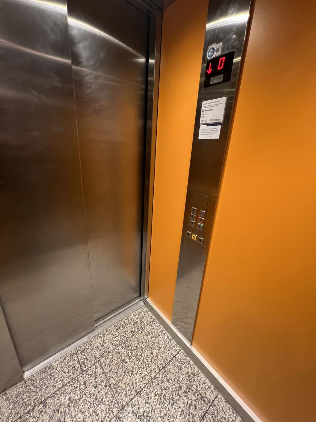 Aufzug bis in den Keller