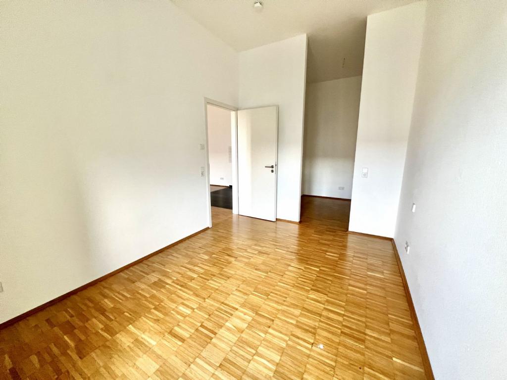 Schlafzimmer mit Ankleidezimmer