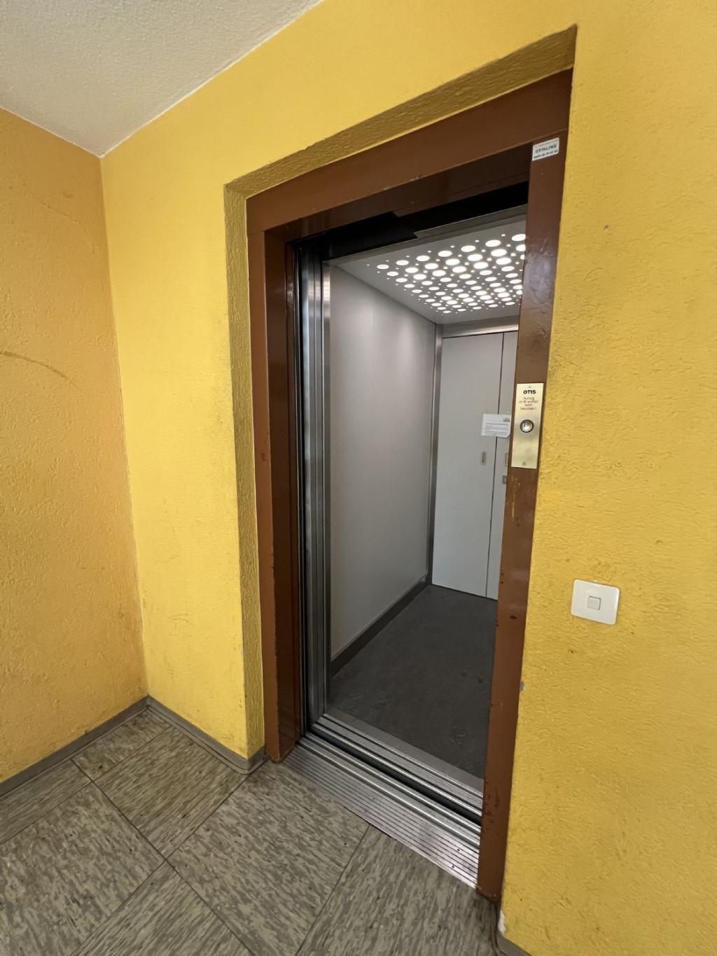 Aufzug bis in den Keller