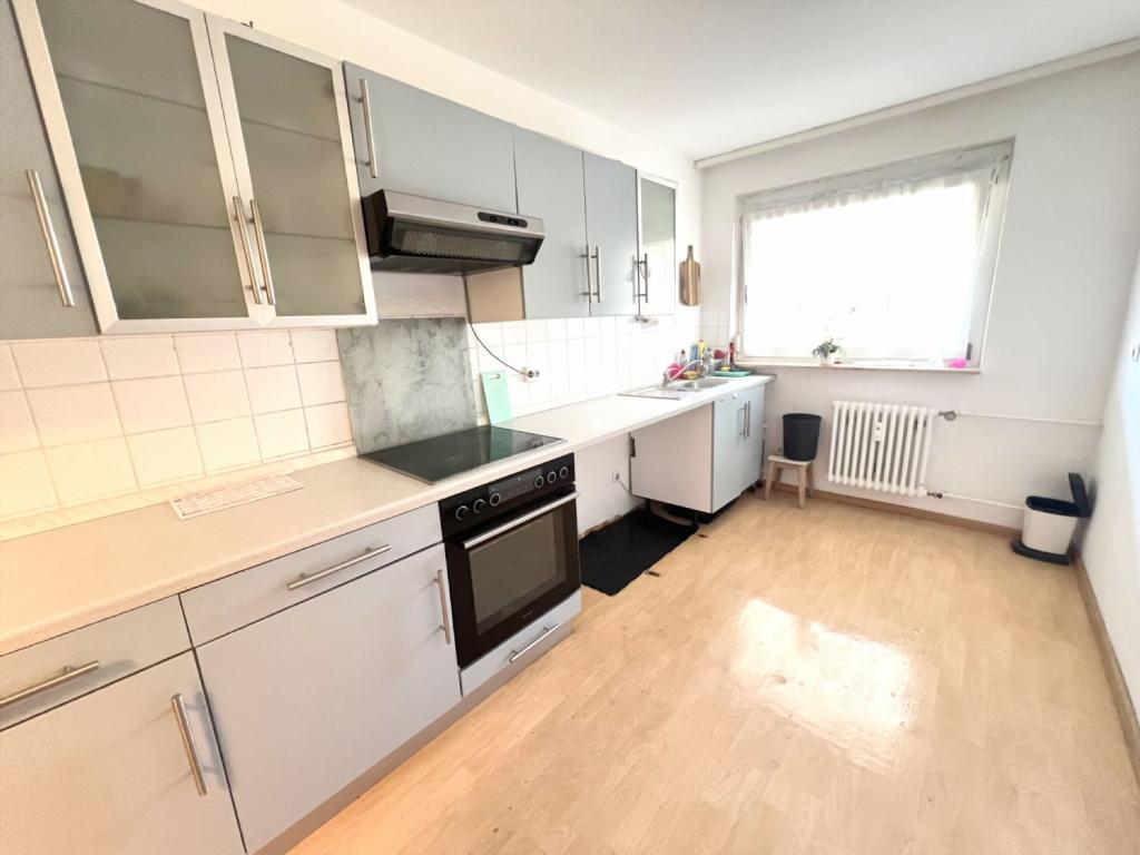 Küche mit Einbauküche