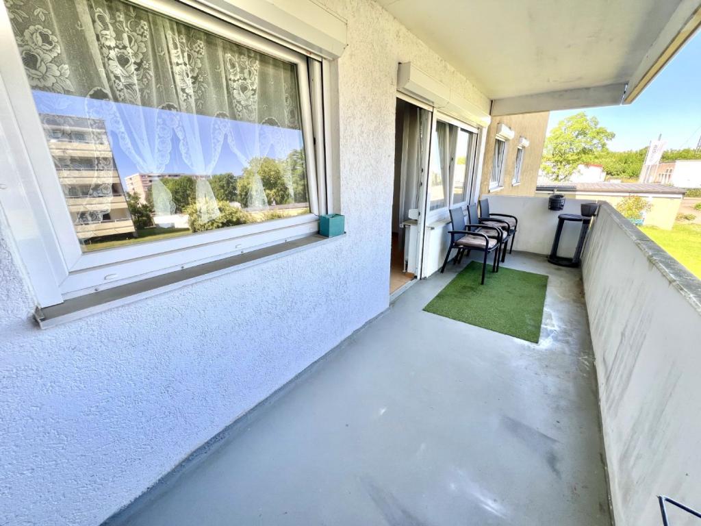 Großer überdachter Balkon