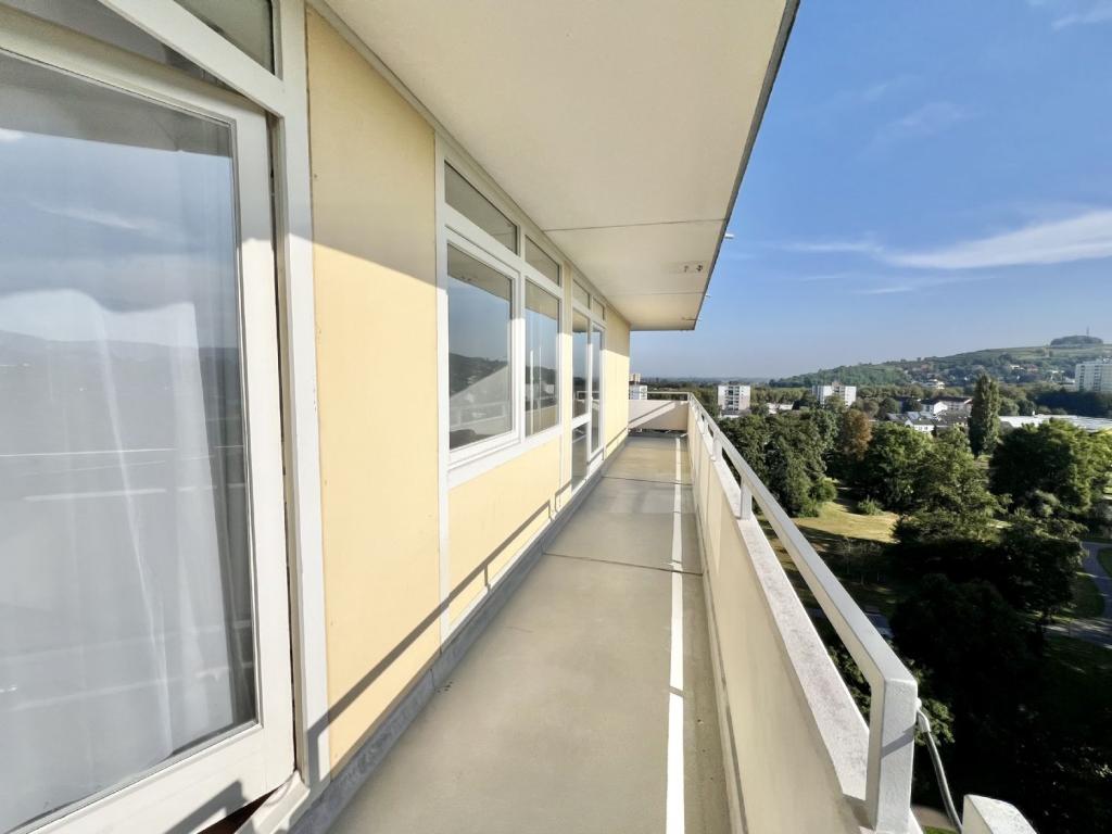 ca. 20 m langer Balkon