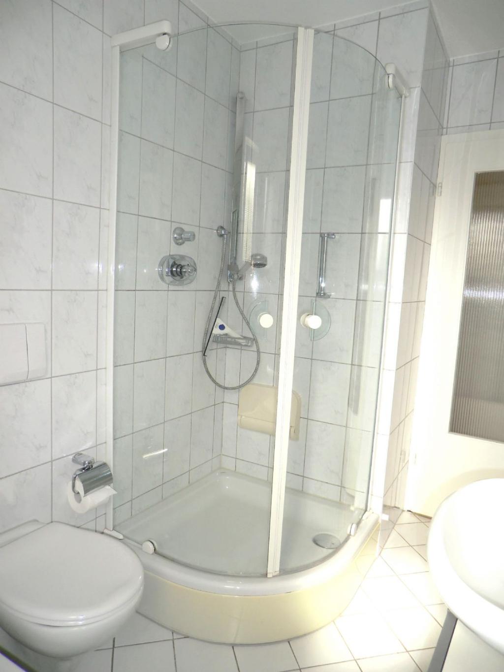 Tageslichtbad mit Dusche