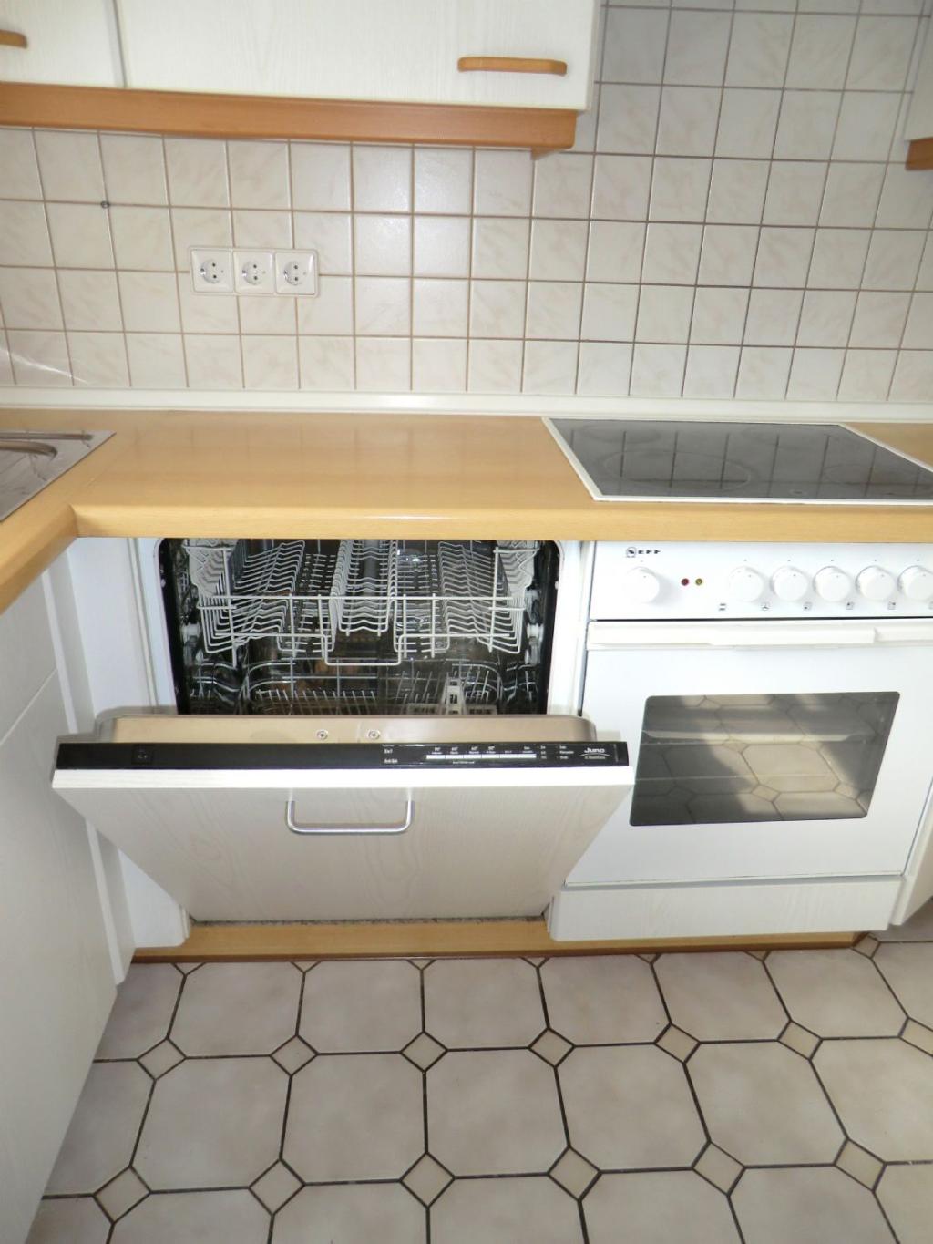 Küche mit Spülmaschine