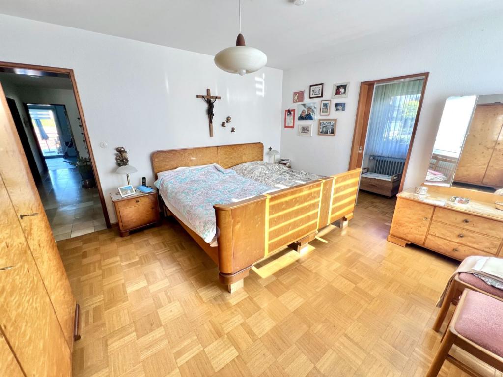 mit begehbarem Kleiderschrank